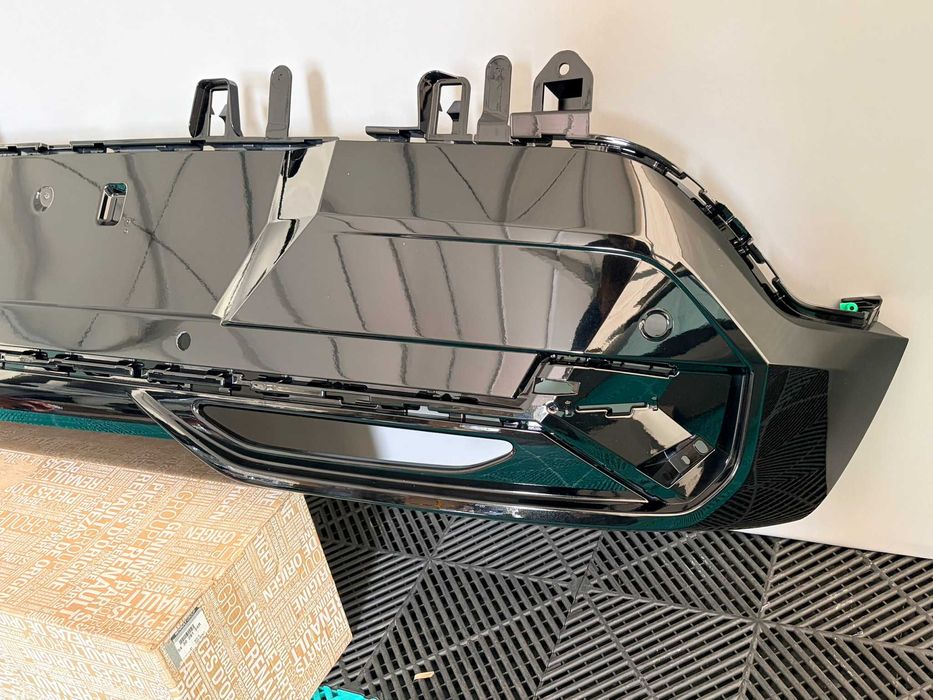 Bara spate Renault Megane E Tech noua originala negru lucios