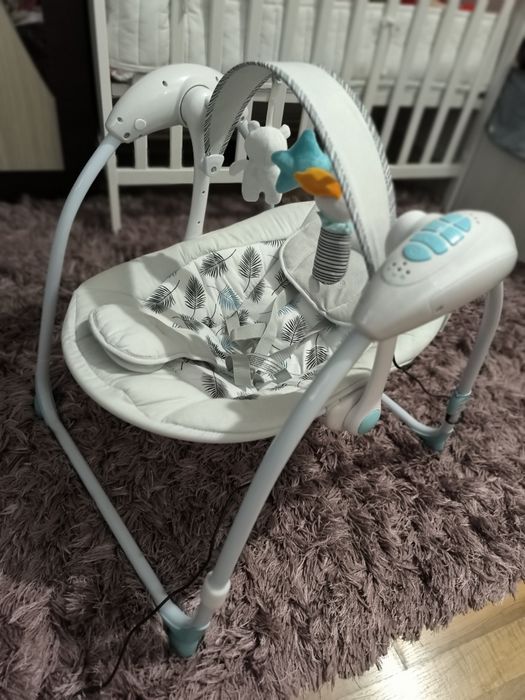 Balansoar bebelus cu muzica