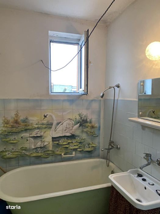Apartament de vânzare cu 3 camere zona Micro 1