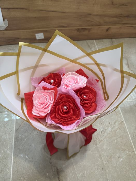 Евтини сатенени букети