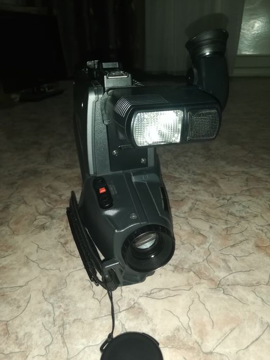 Продам видеомагнитофон Hitachi