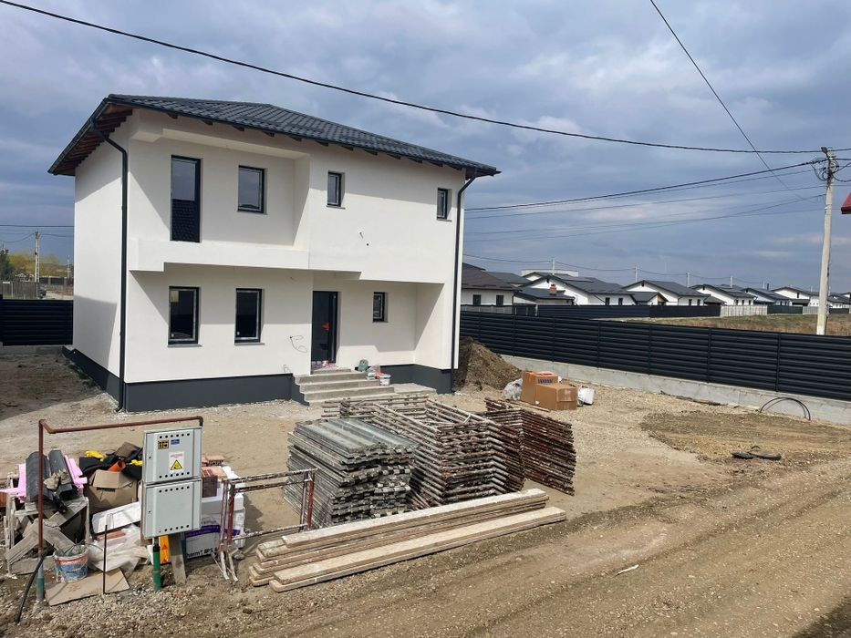 Case de vanzare Bradu