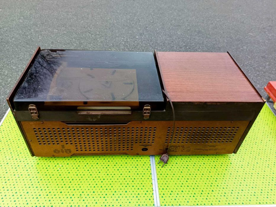 Vand radio Marelli cu picap functional pret 400lei