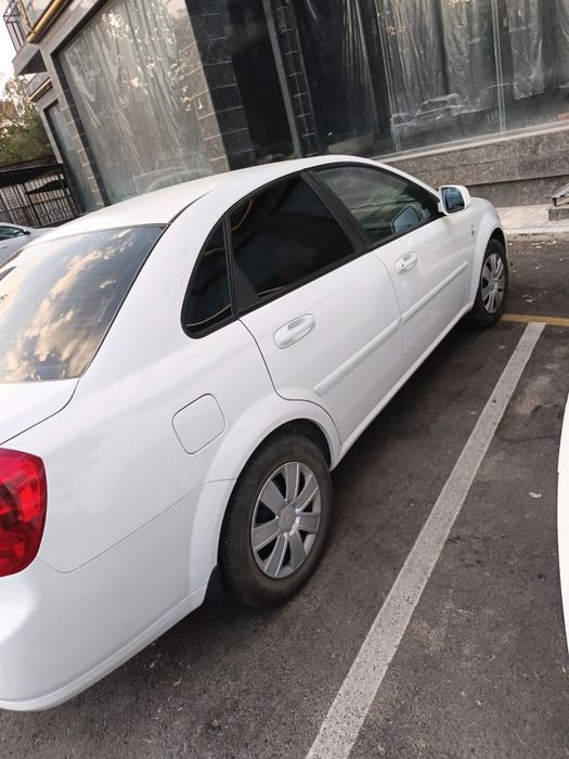 Автомабил Шевролет жентра