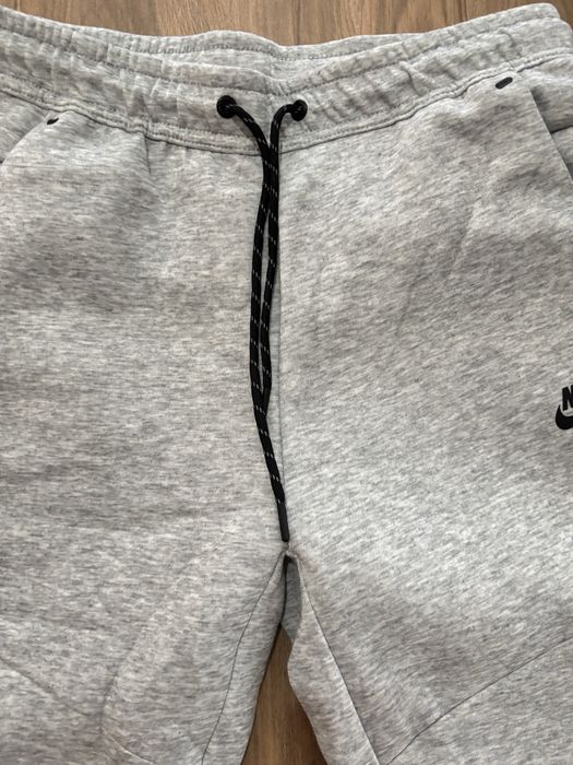 Pantaloni Nike Tech