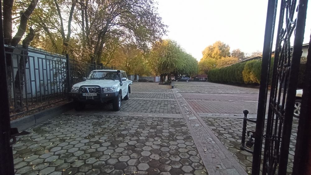 Продаётся участок в городе- 0,5 гектара