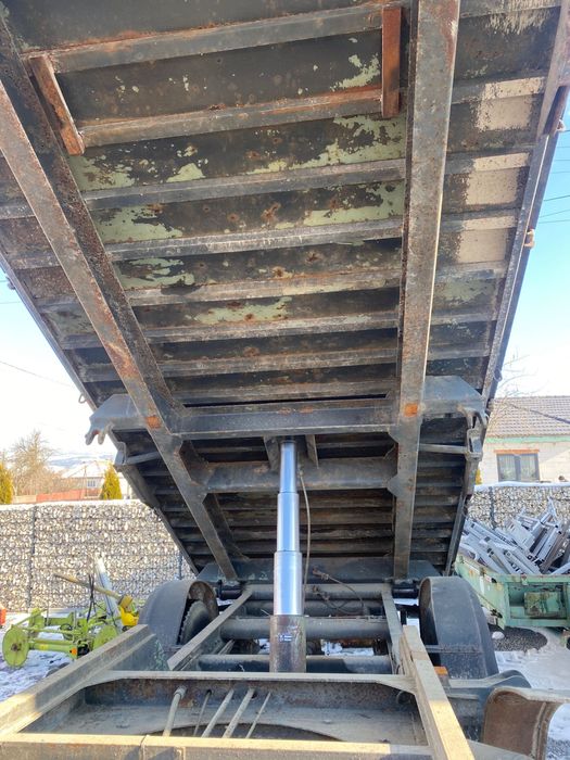 Remorca basculabila pe 3 parti 12 tone