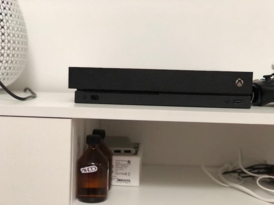 Xbox one x 1 tb 2 джойстика