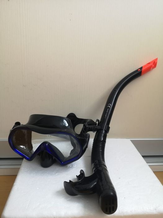 Set scuba snorkeling