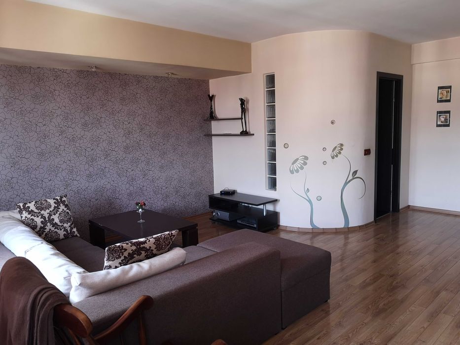 Vand apartament 76 mp si garaj subteran, bloc nou, etaj intermediar, lift, zona de sus