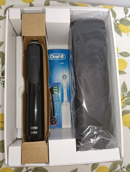 Periuta de dinti electrica Oral-B Pro 3 Cross Action