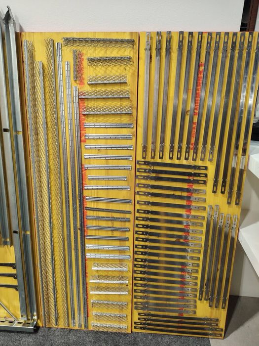 Tego , Placa Galbena , Popi , Accesorii metalice