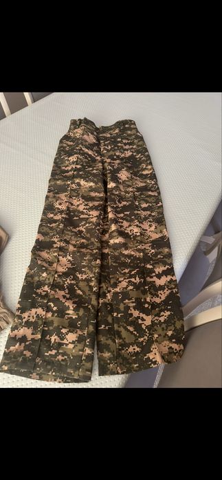 Продам военную форму для девочки в комплекте.