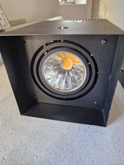 Spot incastrat metal