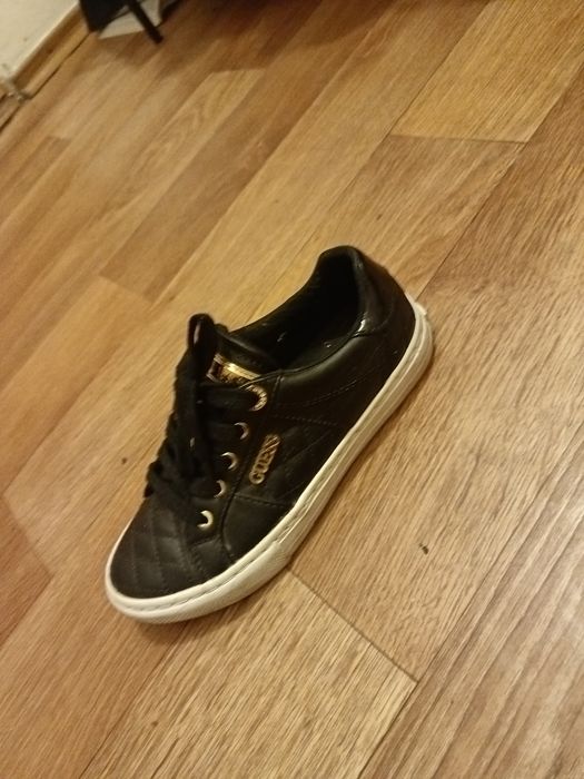 Продаю кеды Guess