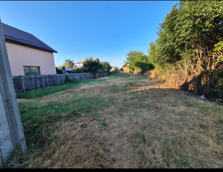Teren intravilan cu suprafata de 1200 mp Roșu drumul Gura leului