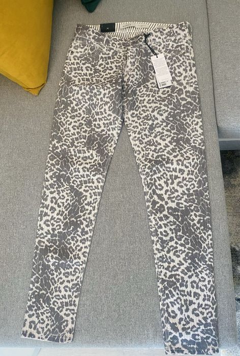 Vând pantaloni de blugi Guess