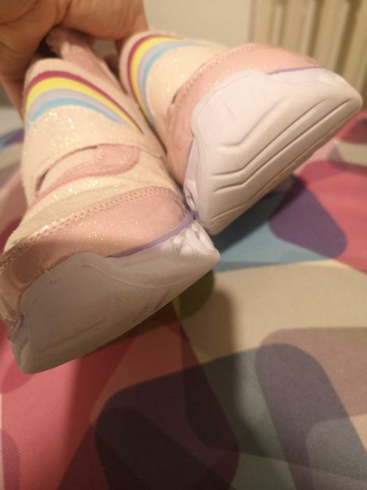 Skechers nr. 32 cu luminite