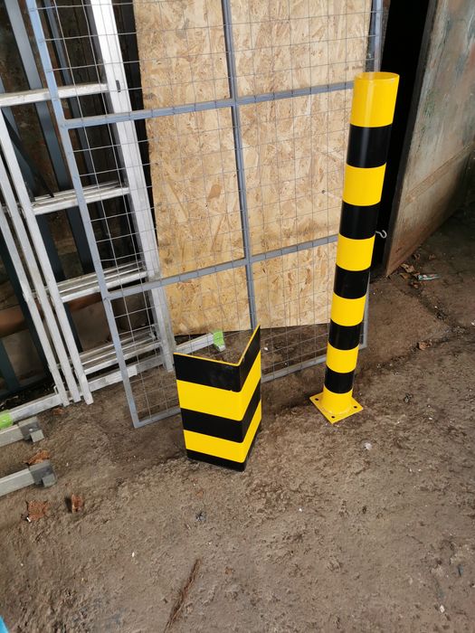 Vand 6 stalpi de semnalizare protectie de 110 cm inaltime si 6 coltar
