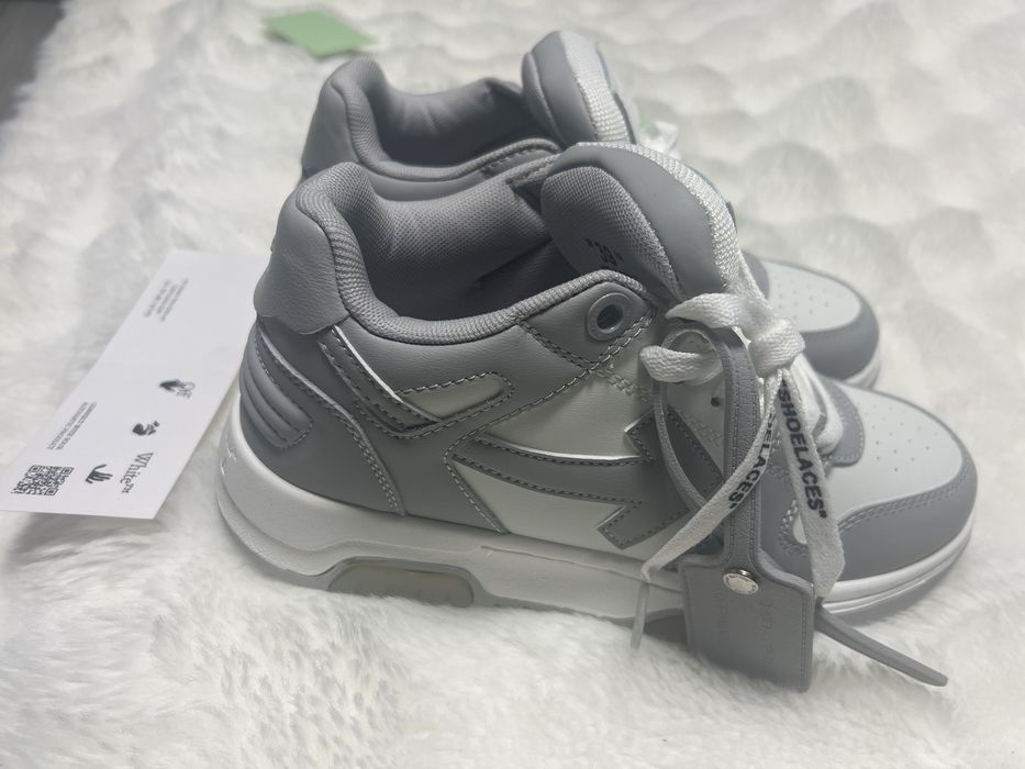 OFF-White sneakers originali noi marimea 39 cu cutie si certificat