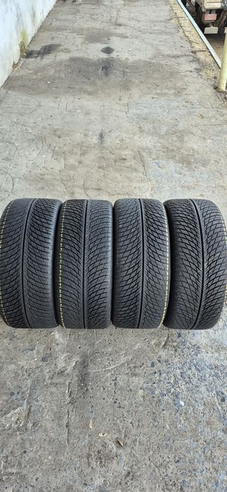 4 anvelope iarna ca si noi Michelin 245/35/20.Pretul este pe bucata.