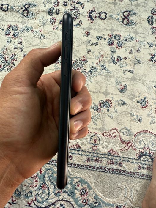 Продам Айфон хр 64 гб.