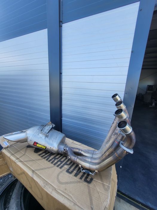 Evacuare completa Akrapovic, Racing line Titan