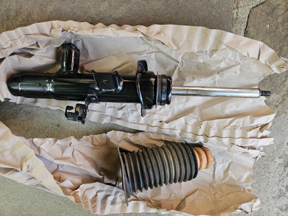 Адаптивен преден ляв амортисьор за БМВ F32/F33/F35/F36 430/440 xDrive