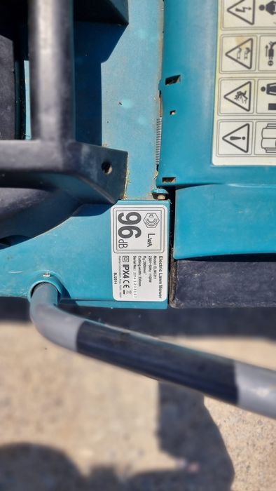 Masina de tuns iarba Makita electrica