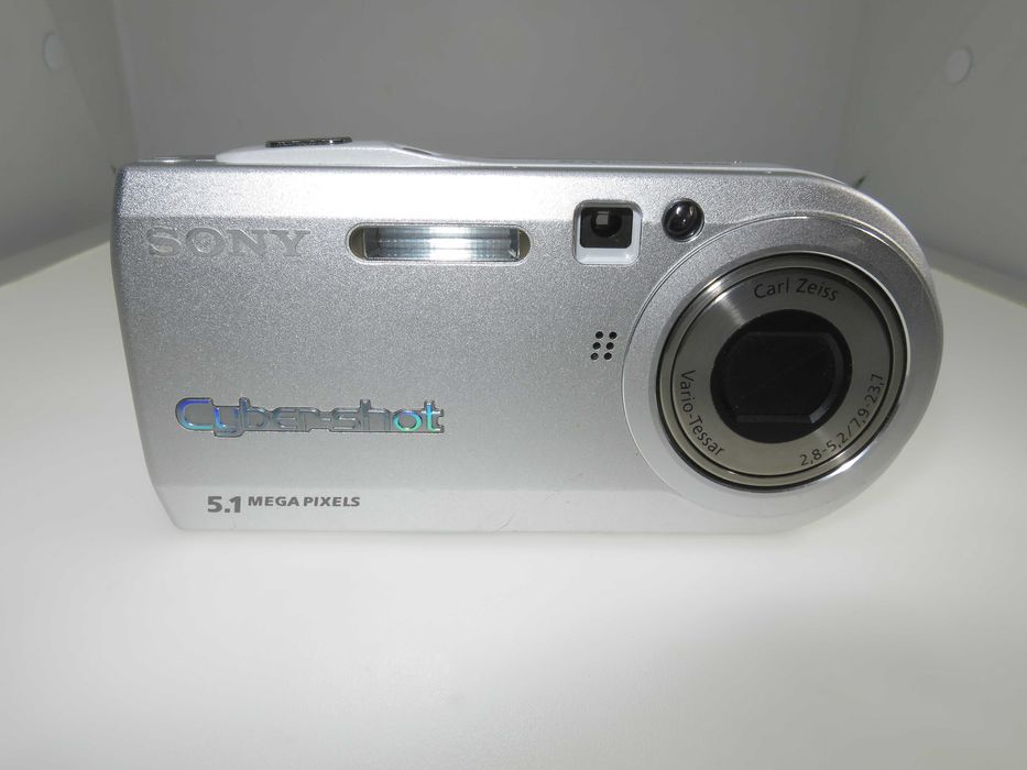 Sony Cyber-shot DSC-P100 ултра компактен цифров фотоапарат, легендарен дизайн един, цифрова камера, сътояние като НОВО работи отлично!
