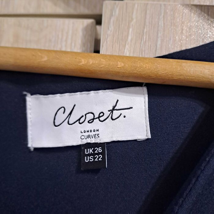 Елегантна рокля Closet curves, London размeр UK 26