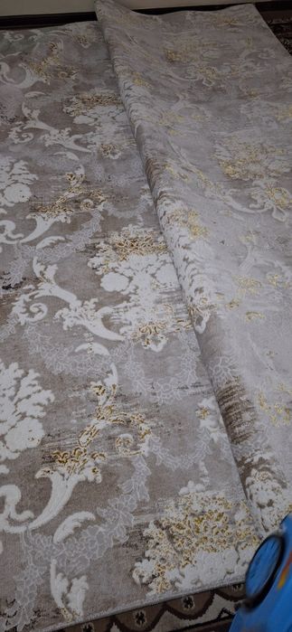 Yangi gilam sotiladi 4 ga 2.80