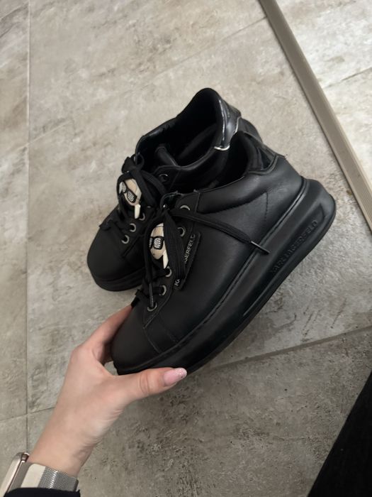 Adidasi Karl Lagerfeld  Negri cu Insigne