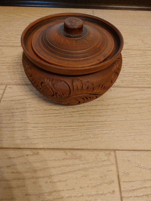 Продам  глиняную жаровню с крышкой