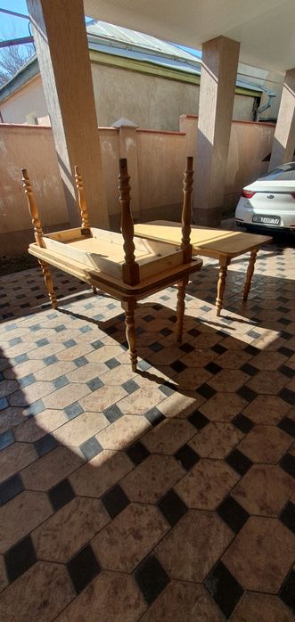 Стол  без стульев