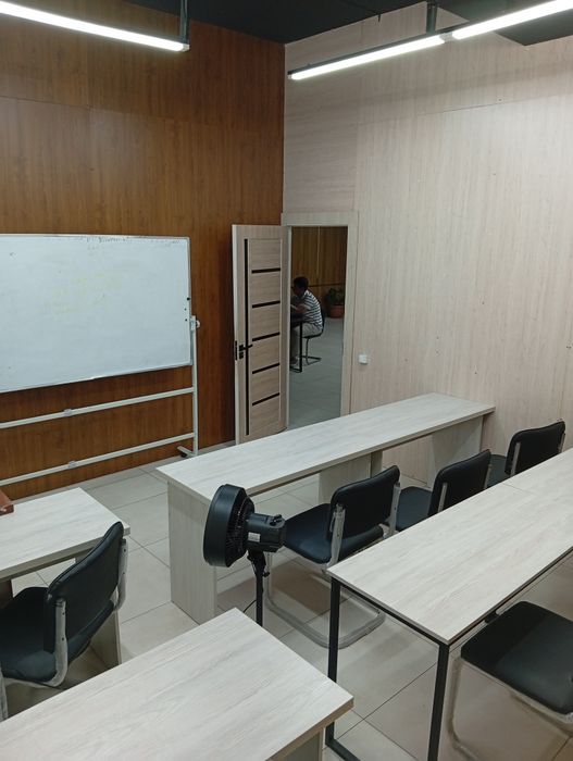 Ofis va o'quv markazi uchun hona