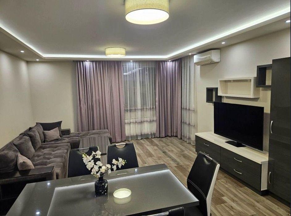 Дава се под наем Двустаен апартамент в София, Витоша - 74 кв.м за 747.66 € - Снимка #1