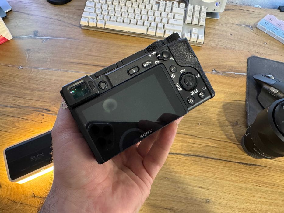 Sony a6400 + (Кит объектив) и доп. АКБ