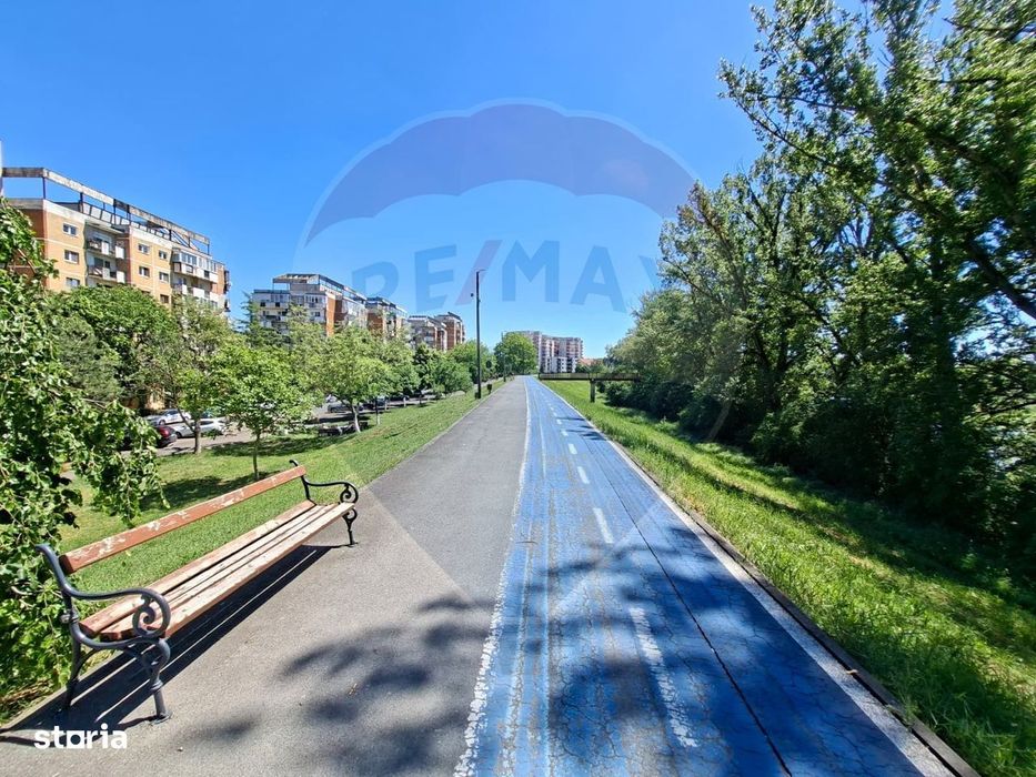 Zona 300, 3 camere, etaj 2, trei balcoane, fără comision ! — fotografia 1