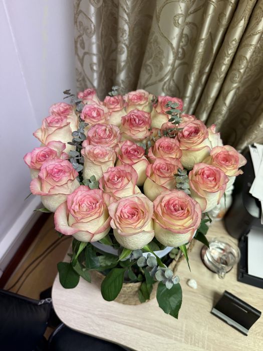 Шикарные розы в корзине