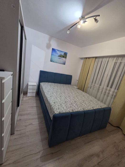 Închiriez apartament cu 3 camere in zona Soarelui