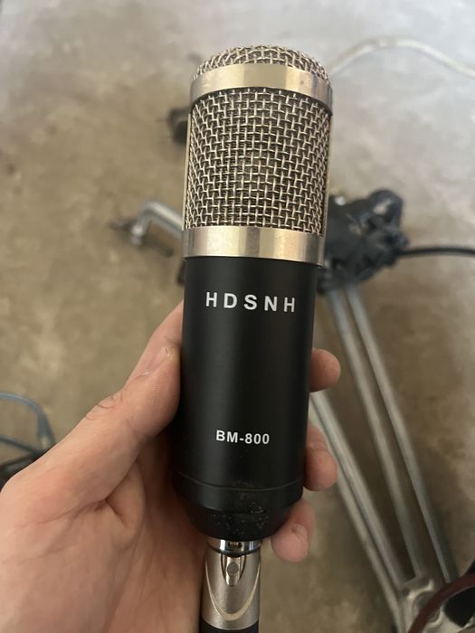 Микрофон комплект сатылады (студиялық набор)