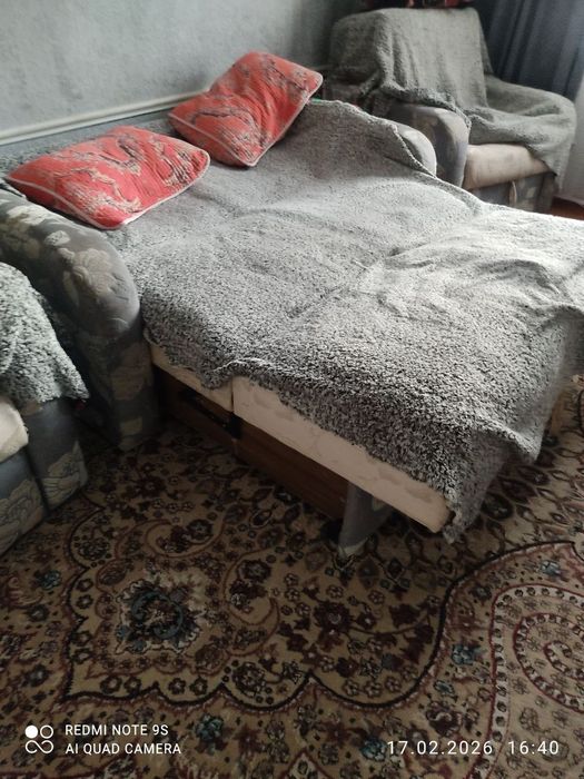 Продаются диван и кресла