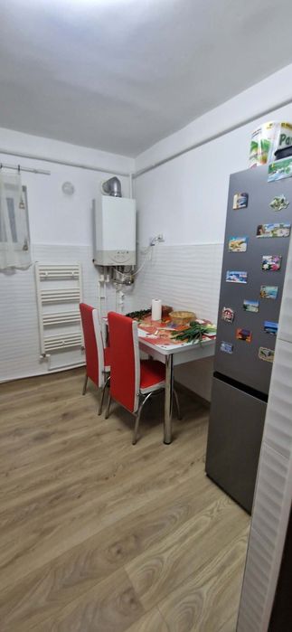 Vand apartament decomandat
