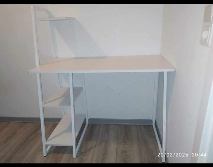 Titlu propus: „Birou Manichiură / Studiu - Model Alb cu Rafturi - GATA MONTAT