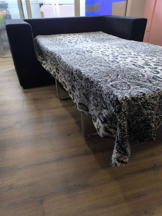 Продавам диван двойка с опция сън.