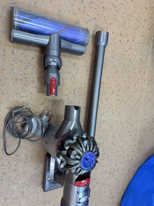Aspirator Vertical fara fir Dyson V8 Parquet