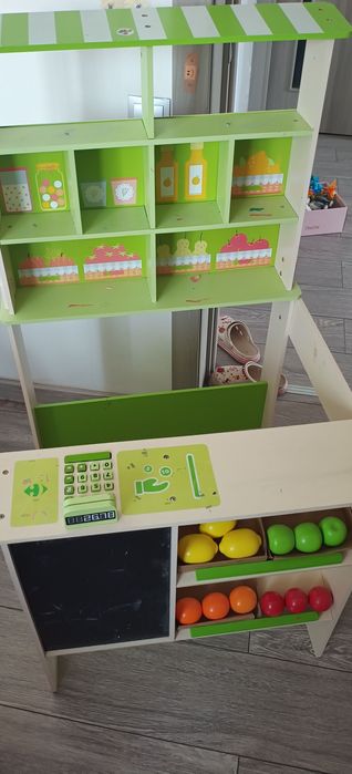 Vand casuta papusi si loc de joaca magazin