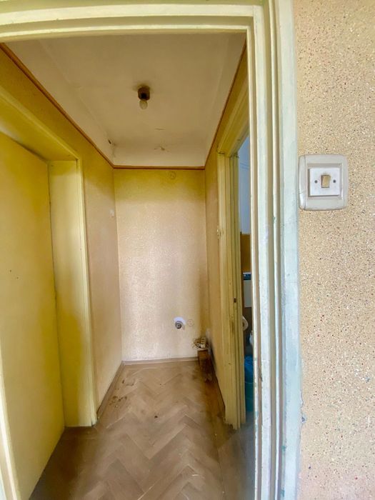 Apartament 2 camere, bloc cărămidă, Calea București-Institut, sud, acoperiș nou