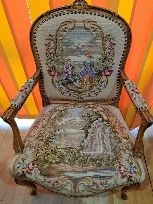 Scaun baroc, tapiserie romantica, utilizat, in stare buna, 800 ron.